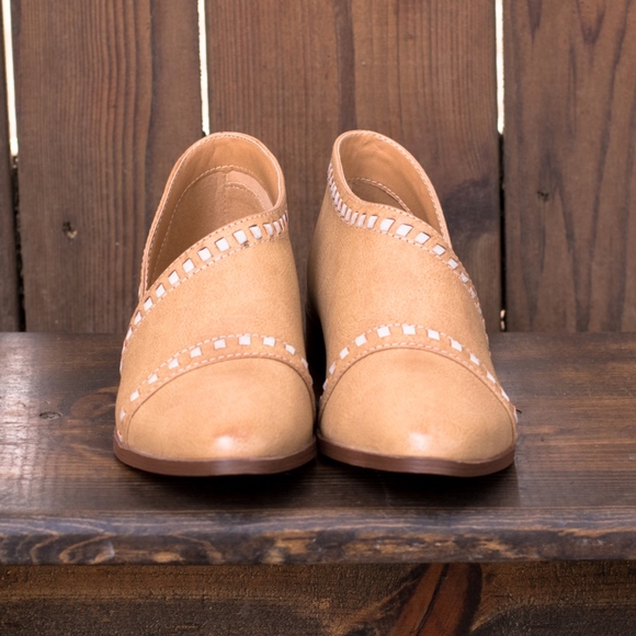 Cutout Stitched Slide - Picture 4 of 6